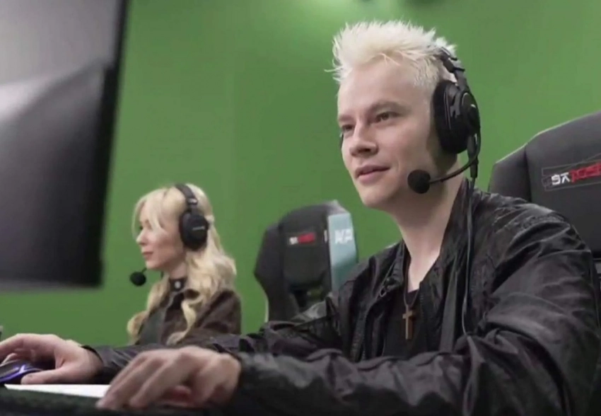 Шаман и Екатерина Мизулина провели совместный стрим в Minecraft и поздравили россиян с Днём Победы