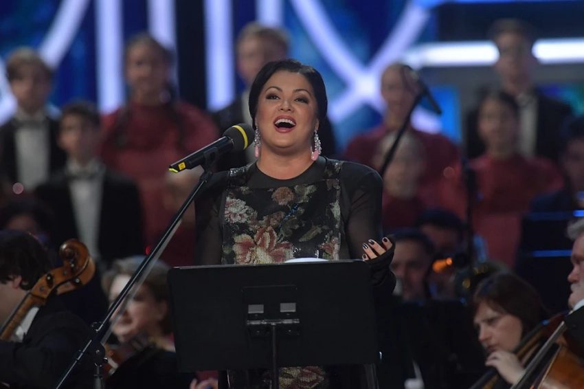 Долги по коммуналке и выход на сцену за 2 млн рублей: Что известно о претензиях к оперной певице Нетребко, которую разыскивают приставы