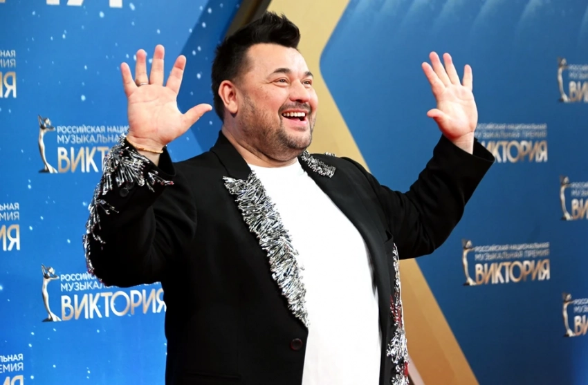 Сергей Жуков мило поздравил своего старшего сына с 15-летием: «Я смотрю на тебя. Любуюсь!»