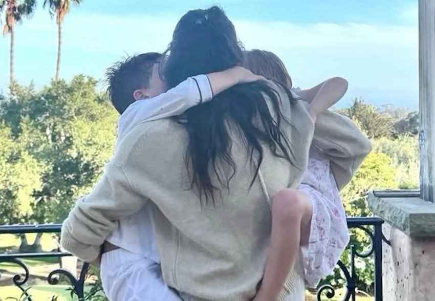 "Душат меня поцелуями". Меган Маркл опубликовала новое фото с детьми по случаю Дня матери