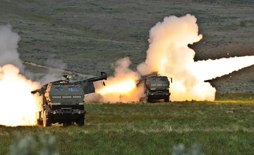 Показаны кадры уничтожения РСЗО HIMARS ВСУ, из которых украинские боевики обстреляли гостиницу в Рыльске