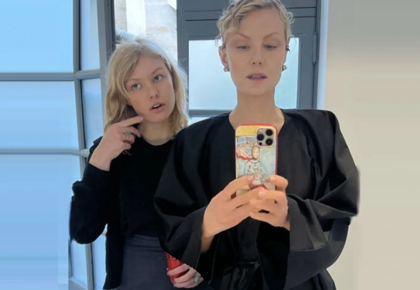 Рената Литвинова показала редкое фото с дочерью Ульяной на фоне слухов о её беременности