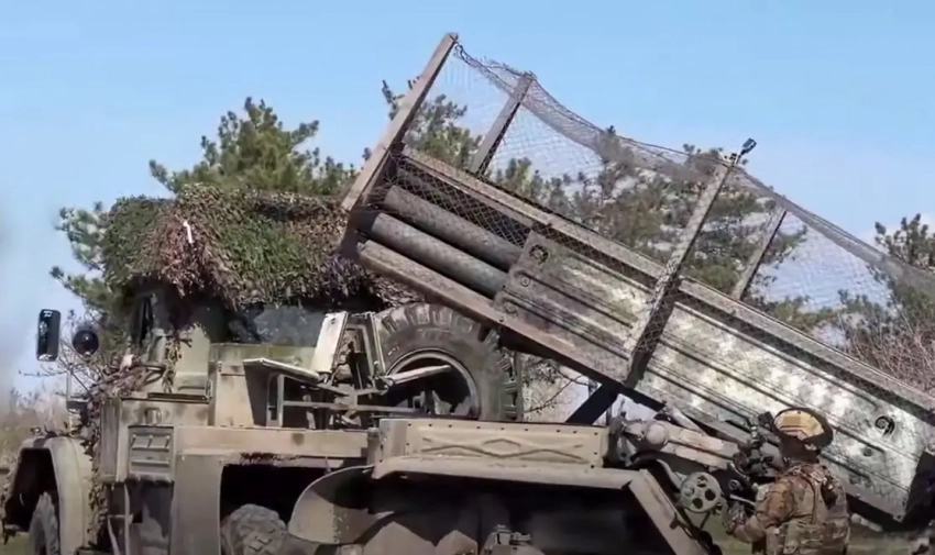 Преодолев за сутки около 5 км после освобождения Новой Полтавки, российские войска подошли к селу Полтавка на Покровско-Константиновском направлении