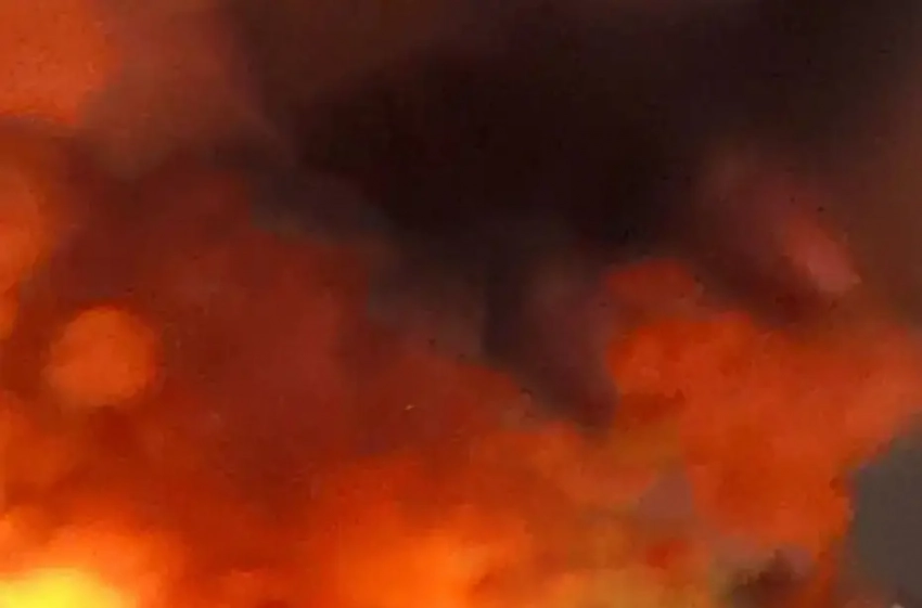 Поступают сообщения об ударе по железнодорожному составу с военной техникой в районе Черновцов