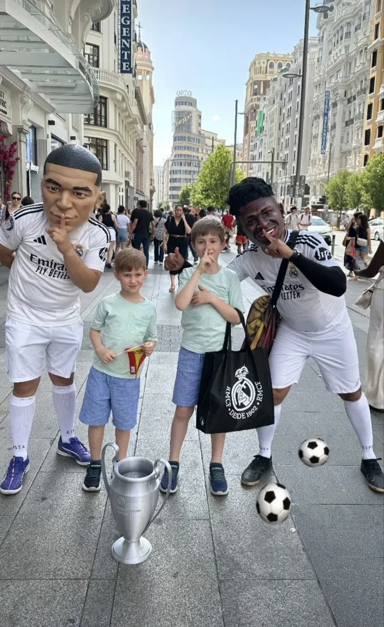 Младшие дети Павла Дурова отдыхают в Испании с матерью Ириной Болгар