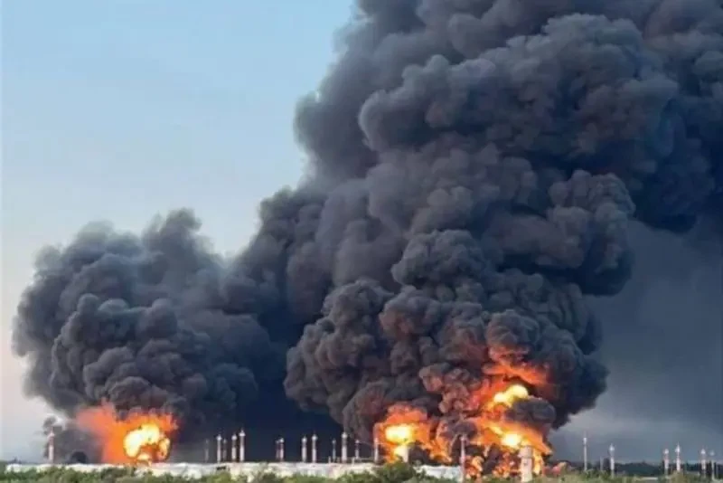 Киев нанёс один из самых массированных ударов, атаковав российские регионы беспилотниками самолётного типа и крылатыми ракетами