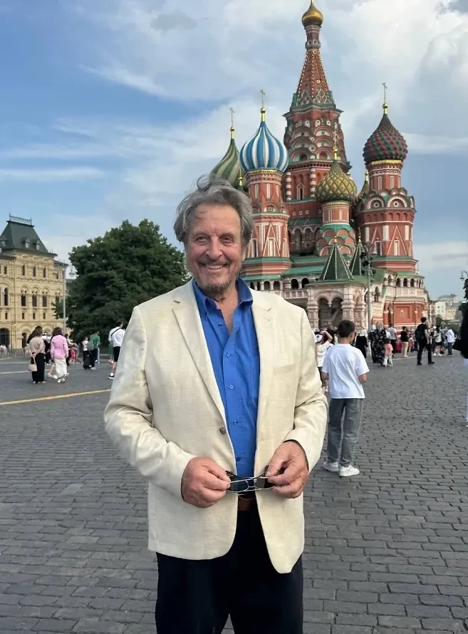 "Он впечатляющий человек". Отец Илона Маска в Москве попробовал борщ и похвалил Владимира Путина