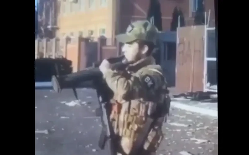 Генерал Алаудинов опроверг причастность к «Ахмату» военнослужащего, стрелявшего из гранатомёта в освобождённой Судже