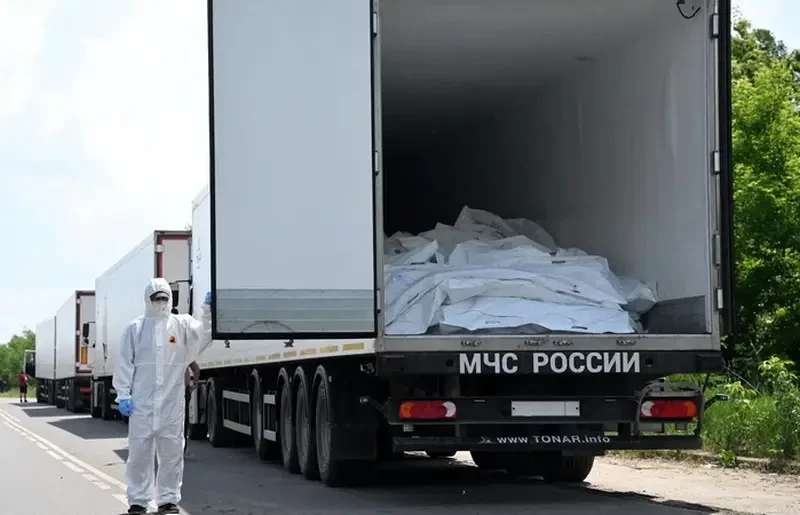 Песков: Трейлеры с телами погибших украинских военных стоят на границе уже несколько дней, но до сих пор никакой конкретики нет