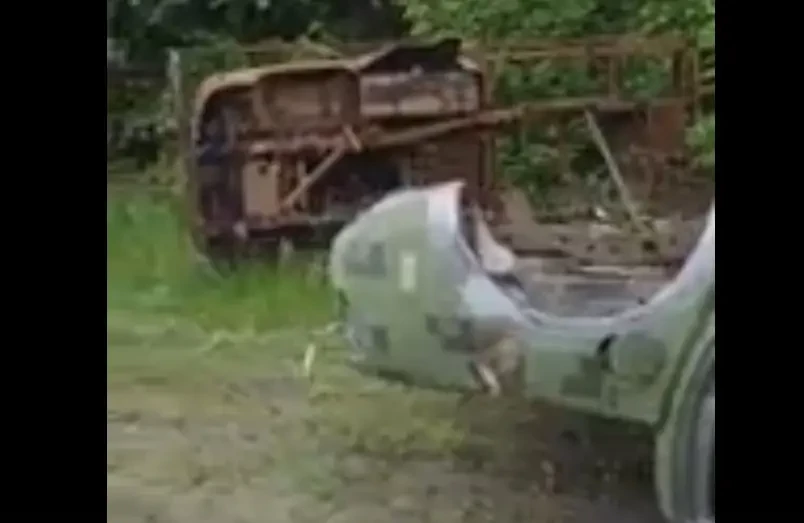 Показаны кадры, снятые в окрестностях села Тёткино в Курской области, где продолжаются атаки ВСУ