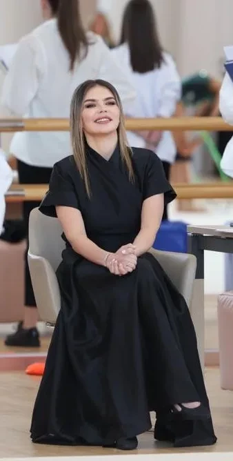 Алина Кабаева в чёрном появилась на публике