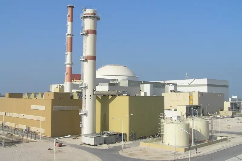 «Присутствие российских специалистов не помеха»: Израиль заявил о нанесении ударов по Бушеру, где находится АЭС