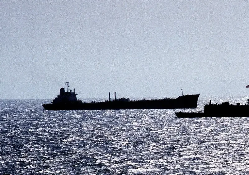 Показана чрезвычайно высокая плотность нефтяного трафика в Ормузском проливе