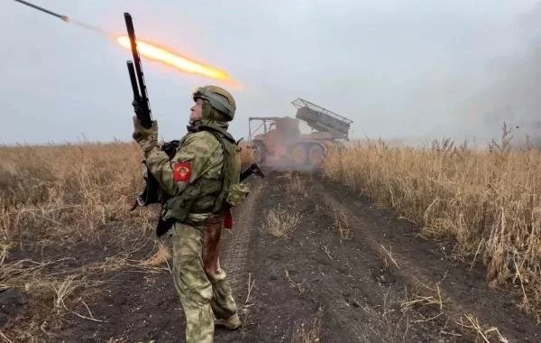 Юрий Подоляка в последней сводке от 24.06.2025 сообщил о том, что ВС РФ начали ожесточённые бои за н.п. Ялта и Звезда