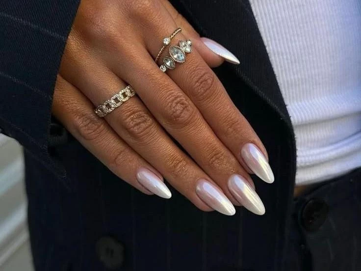 Какие 7 дизайнов маникюра притянут финансы и удачу в июле 2025 года