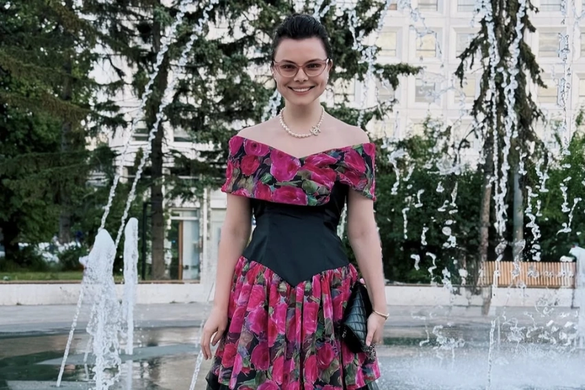 Похудевшая Татьяна Брухунова в платье выпускницы стала похожа на внучку Петросяна