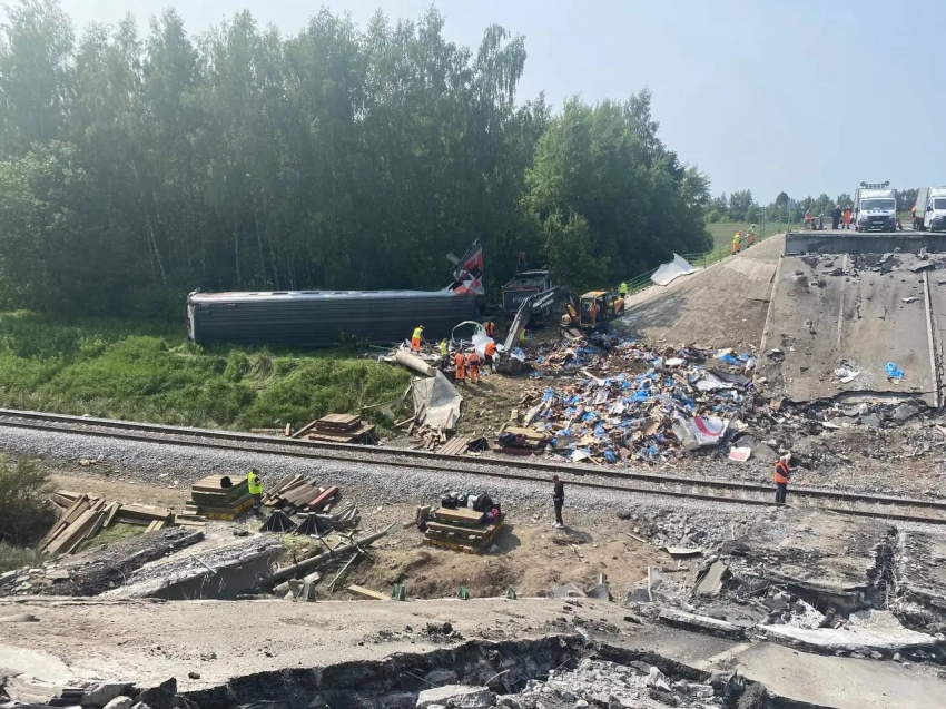 Появляются сведения о выявлении американского взрывчатого вещества военного назначения C-4 на месте подрыва моста над железной дорогой в Брянской области