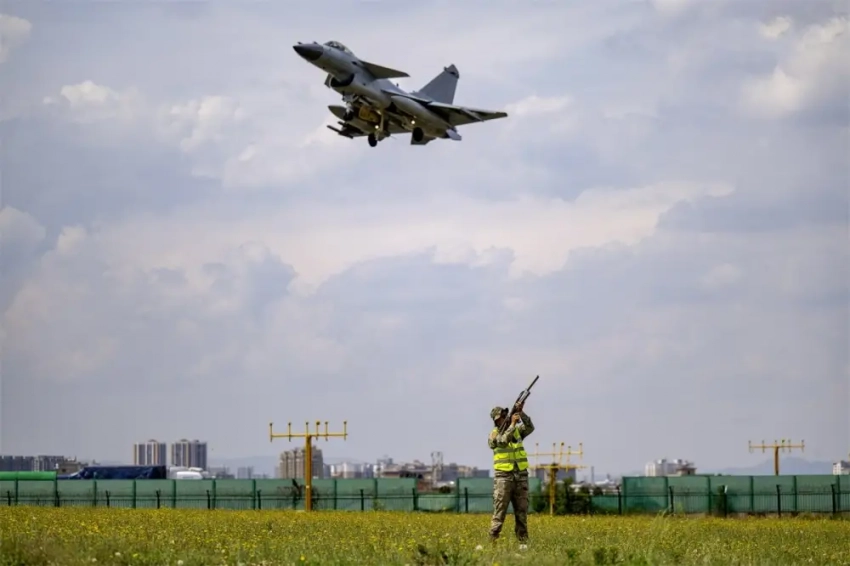 После атак украинских БПЛА на аэродромы ВКС РФ в Китае усиливают антидроновую защиту военных объектов