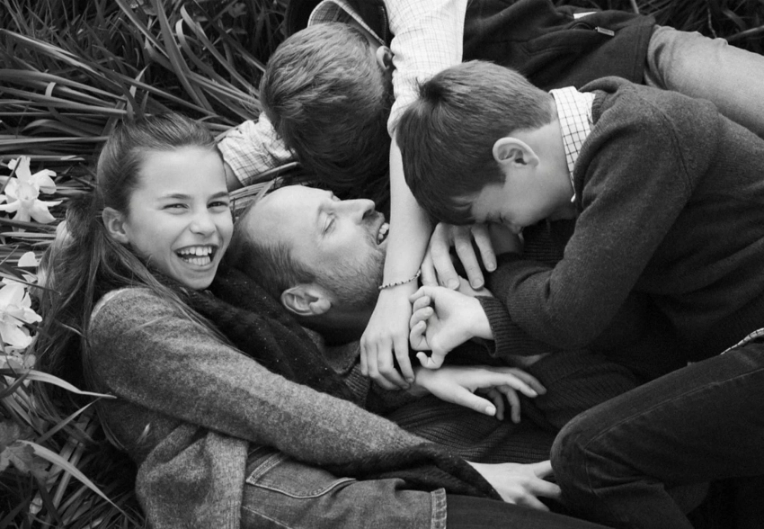 Вышли новые фото принца Уильяма с детьми по случаю Дня отца