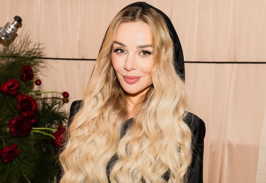 Танцы под дождём и питерская атмосфера: как Дима Билан, Анна Седокова, Аврора Киба и "вся Москва" гуляли на вечеринке в рамках ПМЭФ-2025