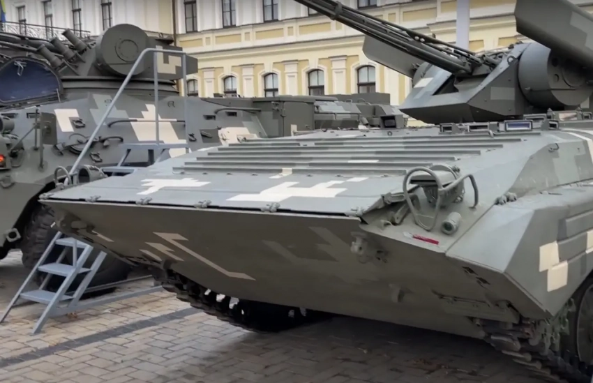 В Бельгии пропалестинские активисты повредили бронетехнику для ВСУ, приняв её за израильскую