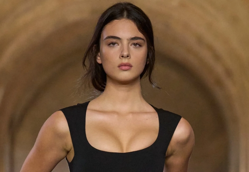 Дочь Моники Беллуччи и Венсана Касселя вышла на подиум на показе Jacquemus