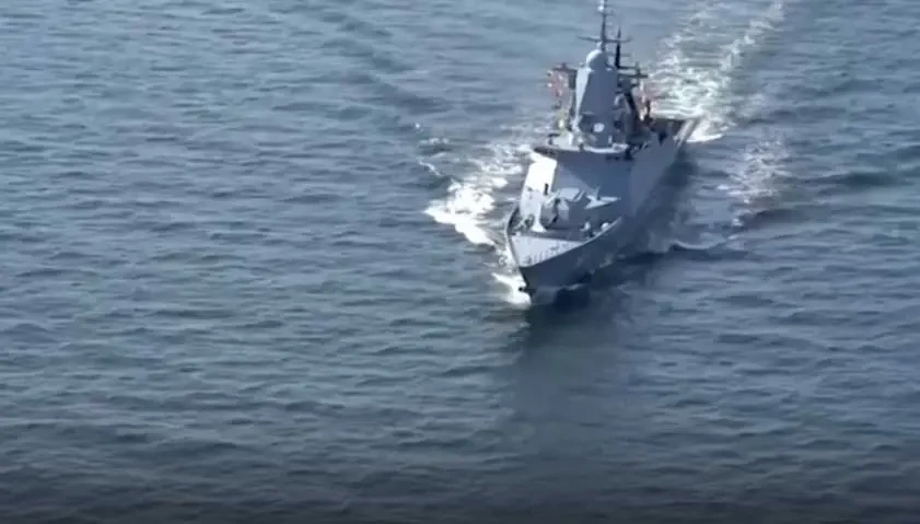 «Абордажные действия западных ВМС на танкерах увеличивают вероятность эскалации с русскими» - бельгийский эксперт пишет о военном сопровождении судов Россией