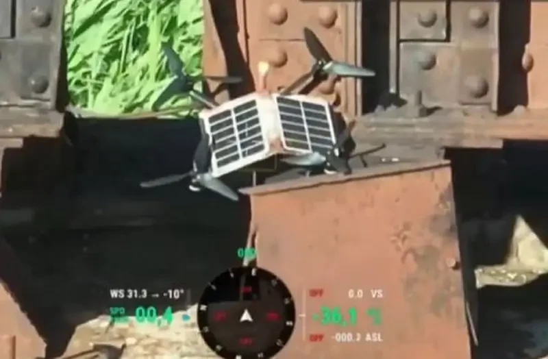 «Способны долго находиться в засаде»: Украинские ресурсы сообщают о появлении на вооружении ВС РФ FPV-дронов с солнечными панелями