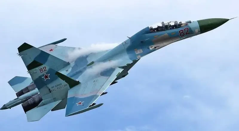 «До последнего уводили самолёт от населённого пункта»: Российский истребитель Су-27 разбился в Нижегородской области