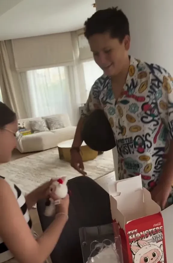 "Спасибо, любимый братик". Дети Павла Прилучного и Агаты Муцениеце снова встретились