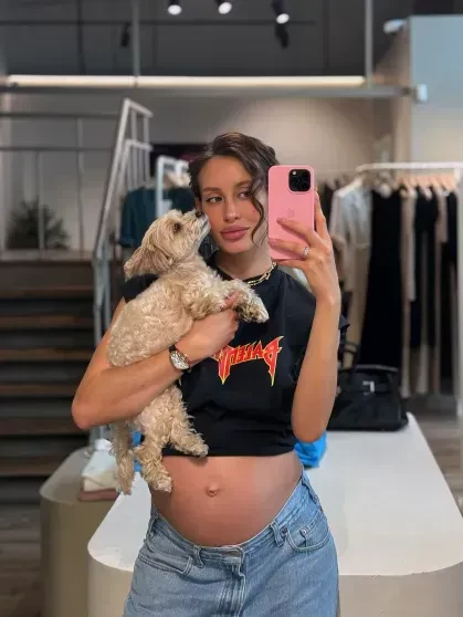 Дочь Тимати отреагировала на новость о беременности его девушки