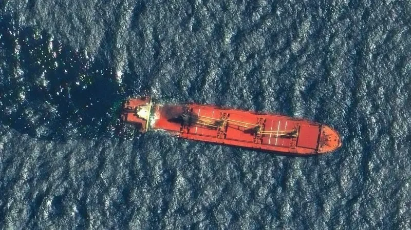 Йеменские хуситы потопили греческий сухогруз в Красном море, атаковав судно безэкипажными катерами