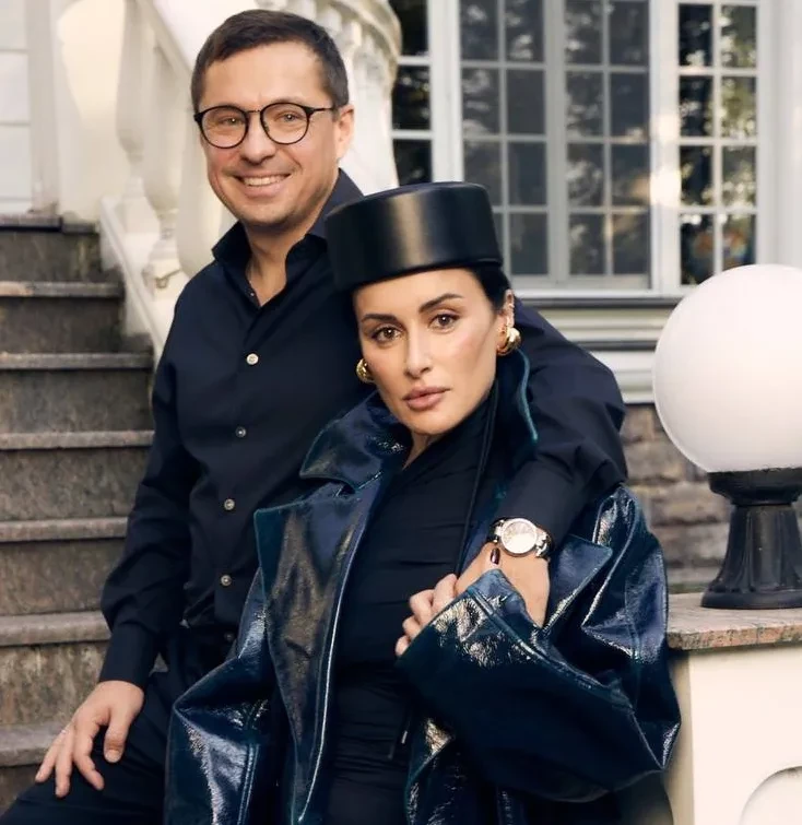 Татьяна Навка и Дмитрий Песков, Тина Канделаки, Юлия Высоцкая и Андрей Кончаловский и другие делятся фото в честь Дня семьи, любви и верности