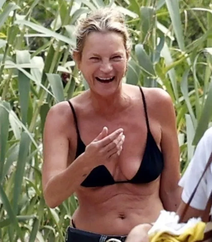 Кейт Мосс засняли на Ибице с дочерью Лилой