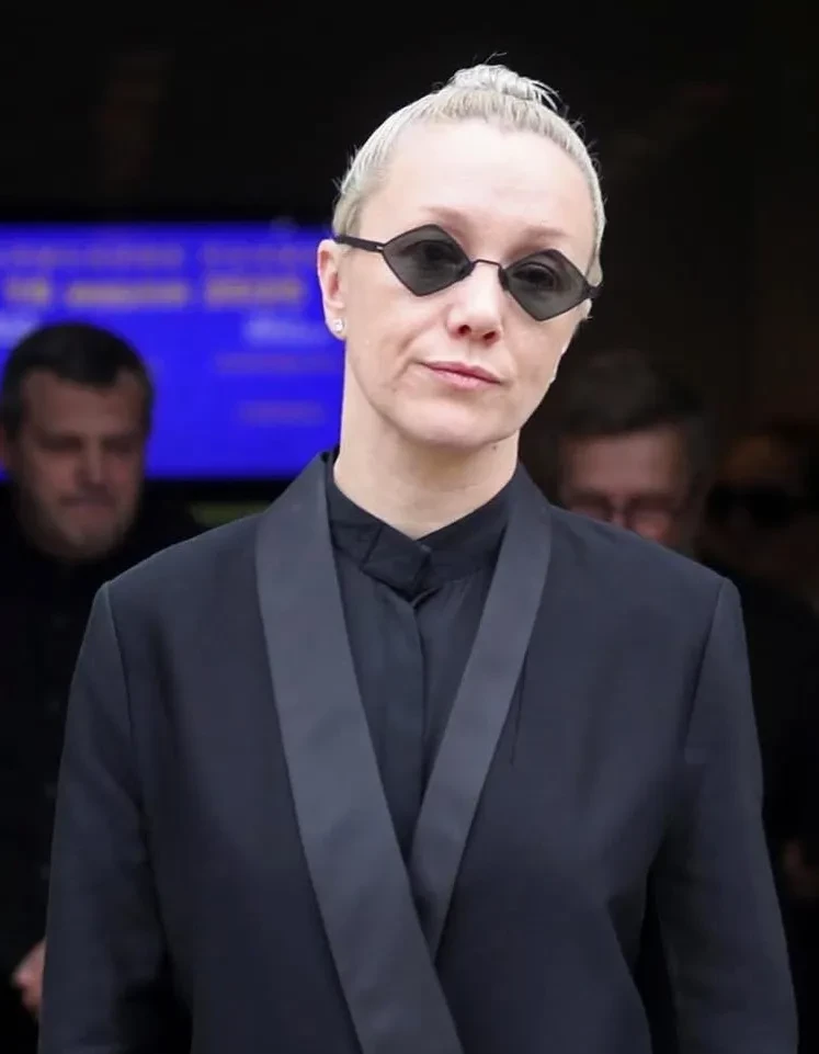 Похоронили вместе с первой женой: Дарья Мороз, Виктория Исакова, Константин и Софья Эрнст простились с Юрием Морозом