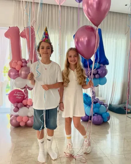 Максим Галкин* показал архивное фото с детьми от Аллы Пугачёвой