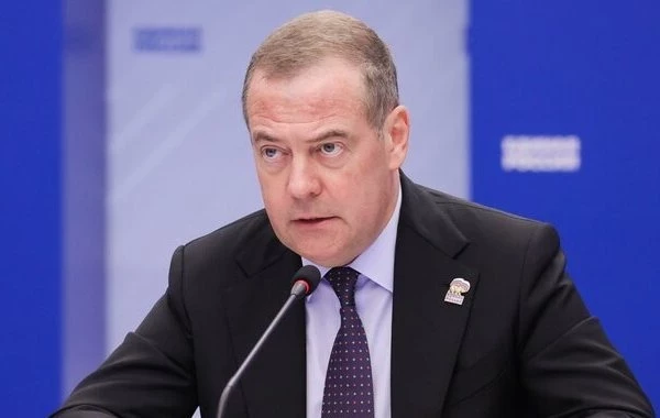 Медведев: Трамп игрой ультиматумов с Россией приближает войну