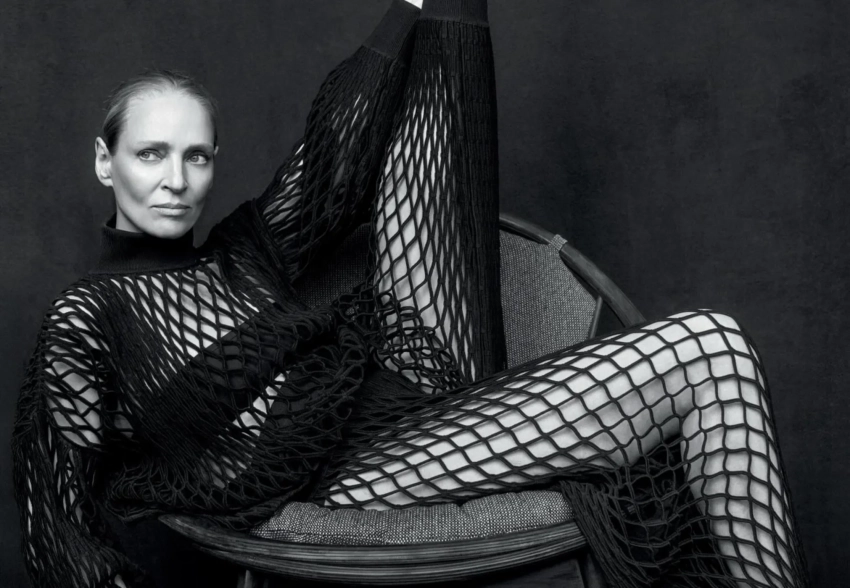 55-летняя Ума Турман снялась для глянца в комбинезоне-сетке