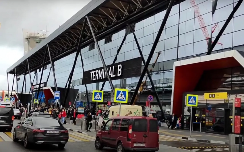 За минувшие выходные в РФ были отменены 485 авиарейсов, а задержаны почти 2 тысячи