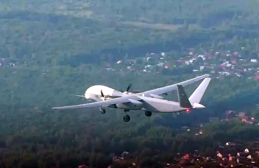 Показаны кадры падения российского тяжёлого БПЛА «Альтиус-РУ» под Казанью