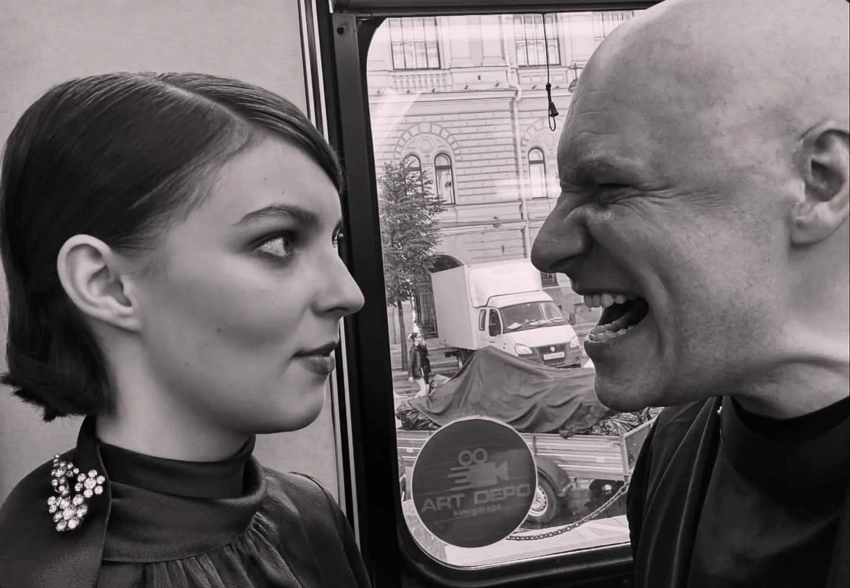 Евгений Цыганов и его старшая дочь Полина повторили фото 20-летней давности