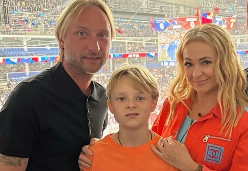 Яна Рудковская и Евгений Плющенко (после блефаропластики), Любовь Успенская и Анастасия Шубская посетили хоккейный матч с участием Александра Овечкина