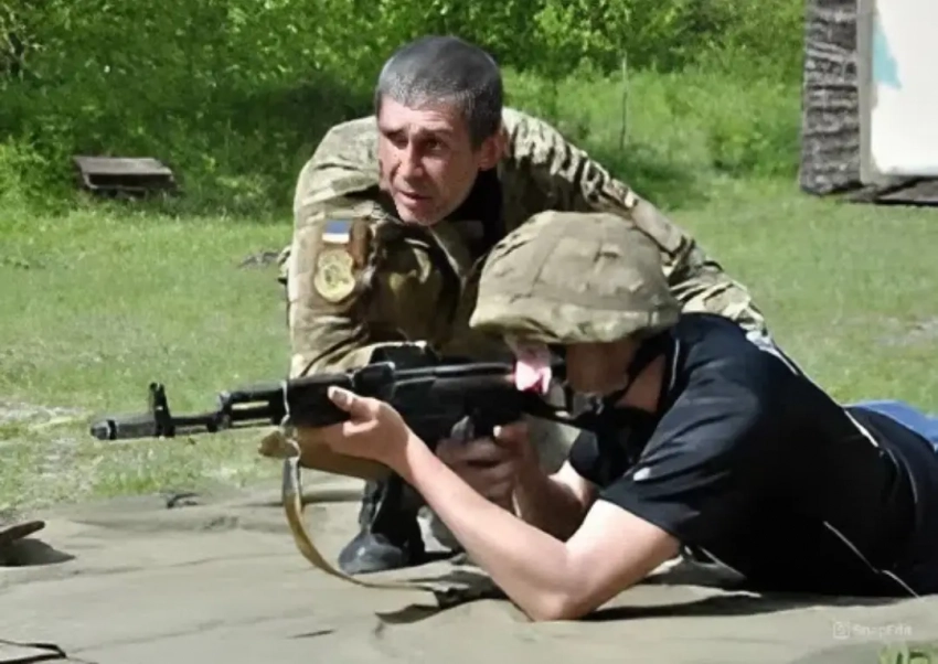На Украине насильно мобилизованный расстрелял из автомата АКМ-74 «дедов»-инструкторов в учебном центре