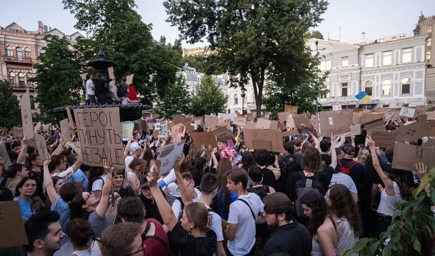 За интересы западных «хозяев»: протестующие в Киеве выдвинули Зеленскому новые требования
