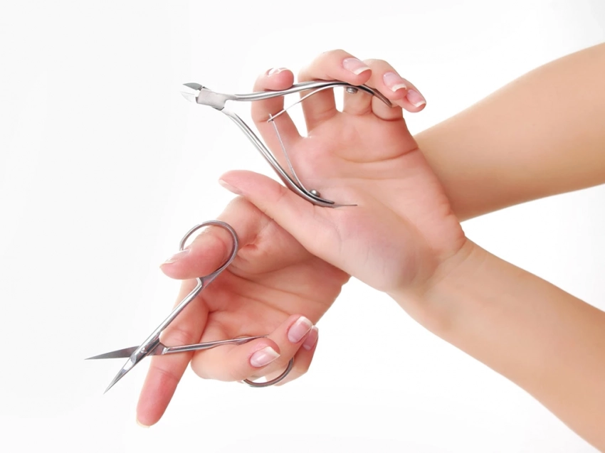 Когда стричь ногти в августе 2025 года согласно лунному календарю