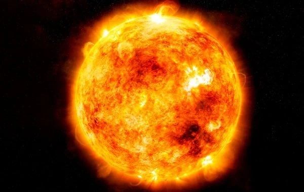 Магнитная буря 1 августа 2025: метеопатов предупредили о скачках давления из-за вспышек на Солнце