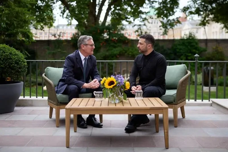 Зеленский пытается торговаться, заявляя о недопустимости вывода украинских войск с территории Донбасса