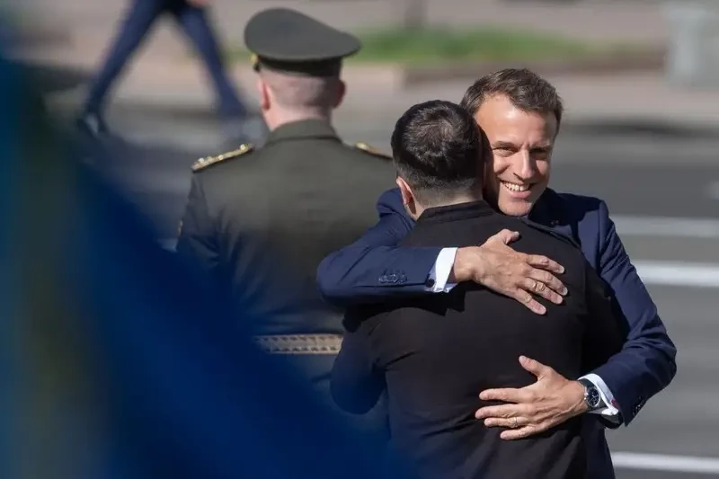 Назвавший мирное предложение России «капитуляцией Украины» Макрон обещает выступить «единым фронтом» против Трампа