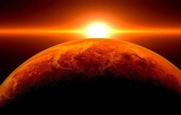 Магнитная буря 18.08.2025: метеопатов ожидает усиление головных болей из-за геошторма