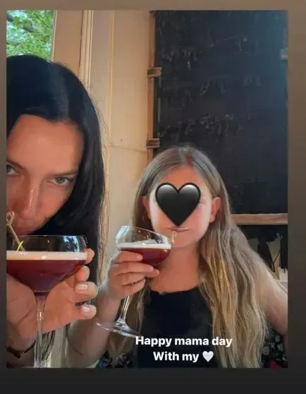 Колизей, бикини и море: Ирина Шейк отдыхает в Италии